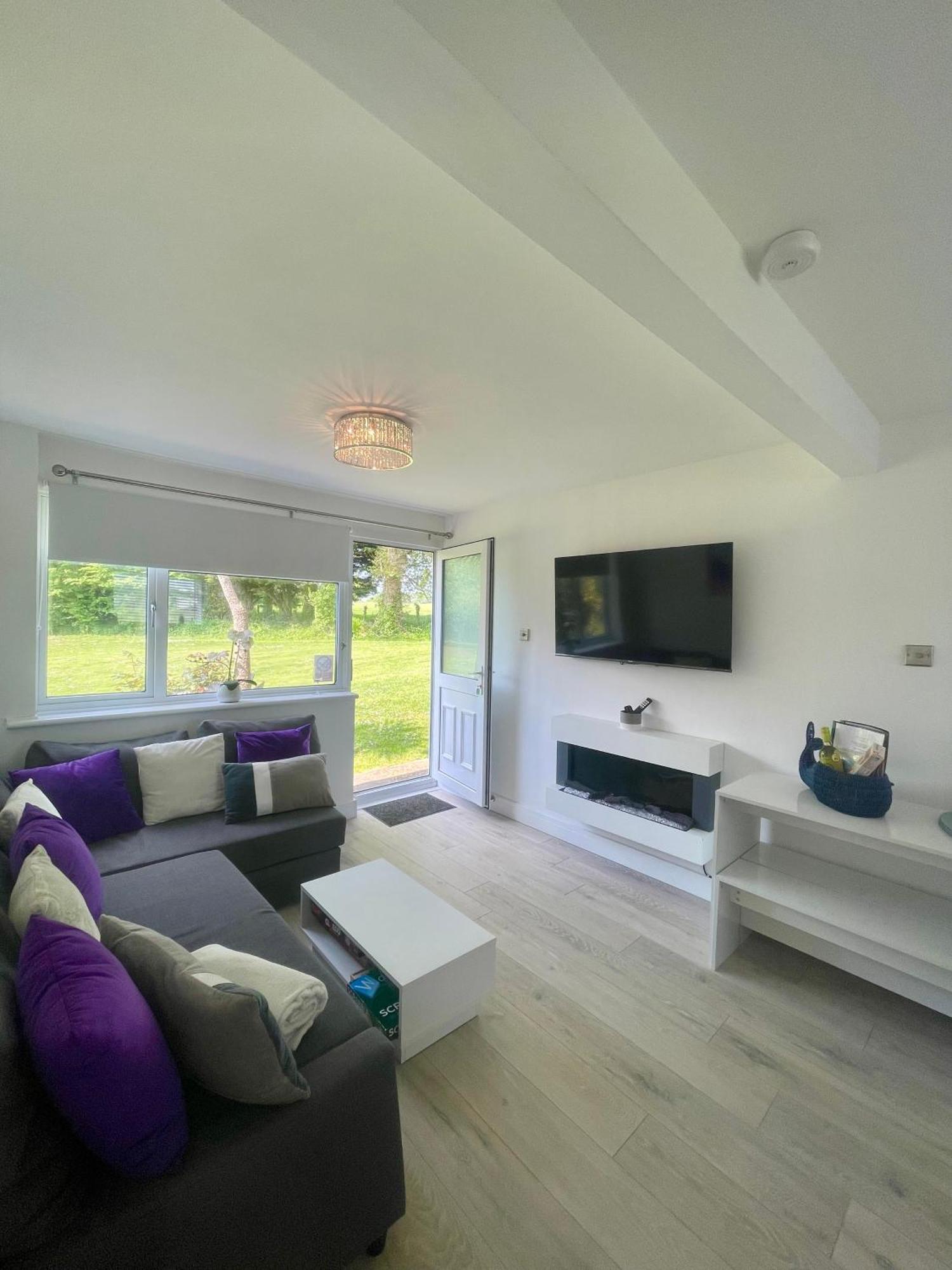 Look No Further Gorgeous Newly Renovated Contemporary Chalet Sandown Bay Holiday Centre Exterior foto